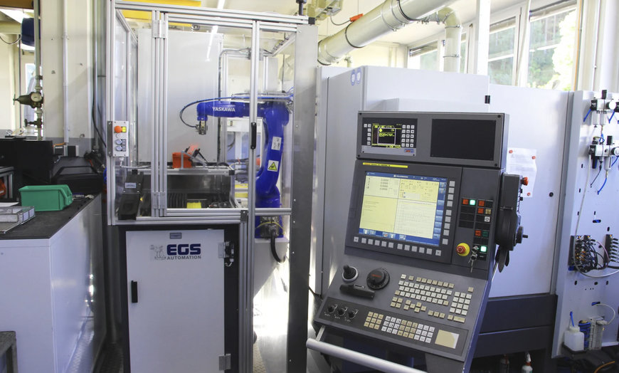 YASKAWA ROBOTER-PALETTIERSYSTEM AUTOMATISIERT SCHLEIFMASCHINE BEI SCHERZINGER PUMPEN IN FURTWANGEN